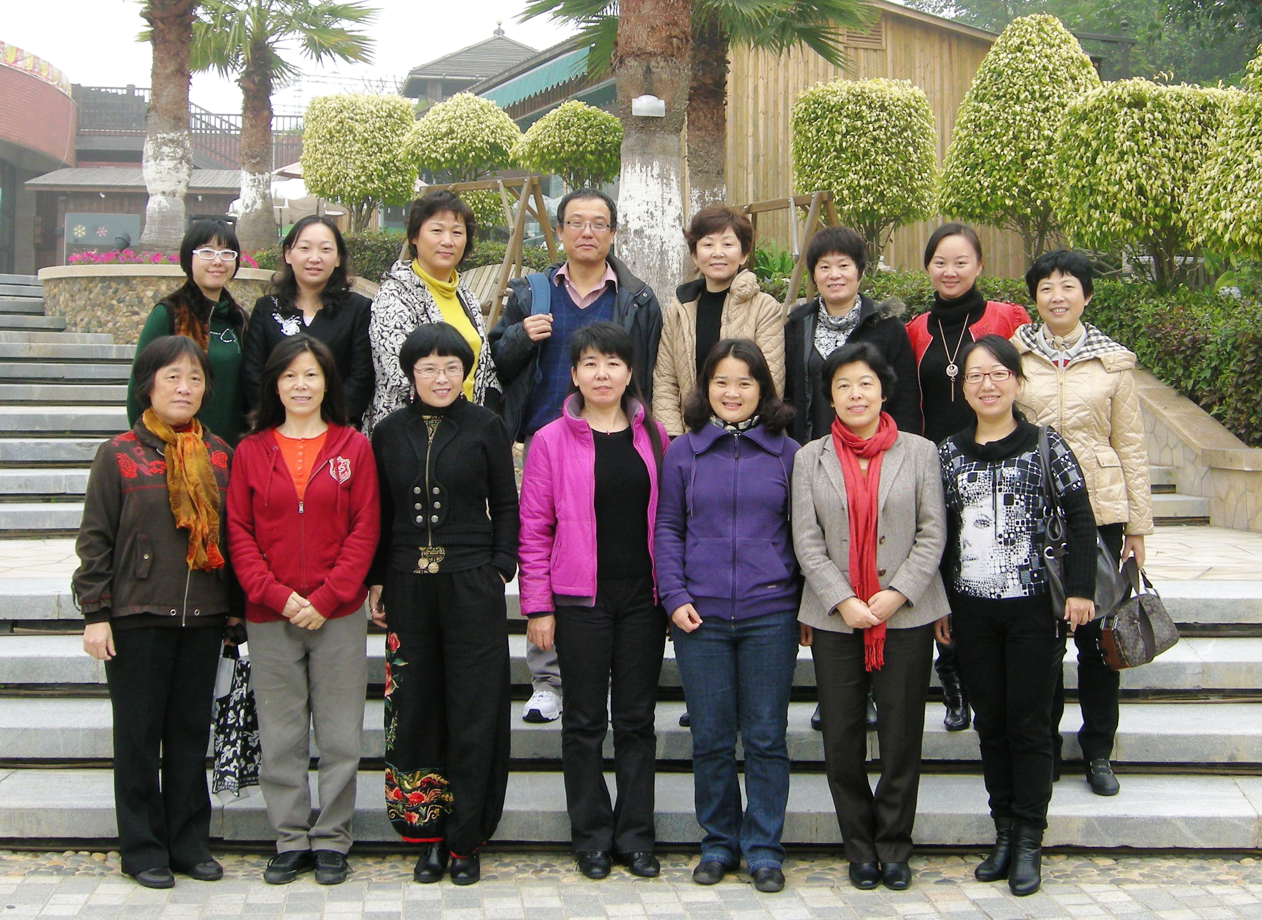 部分与会者合影